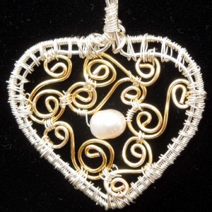 Black and Gold heart pearl necklace 004